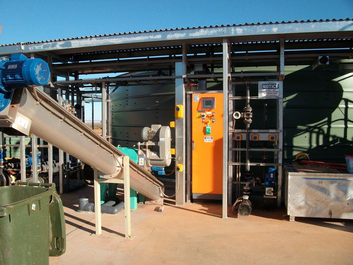 Inlet works, screw conveyor and process control panel